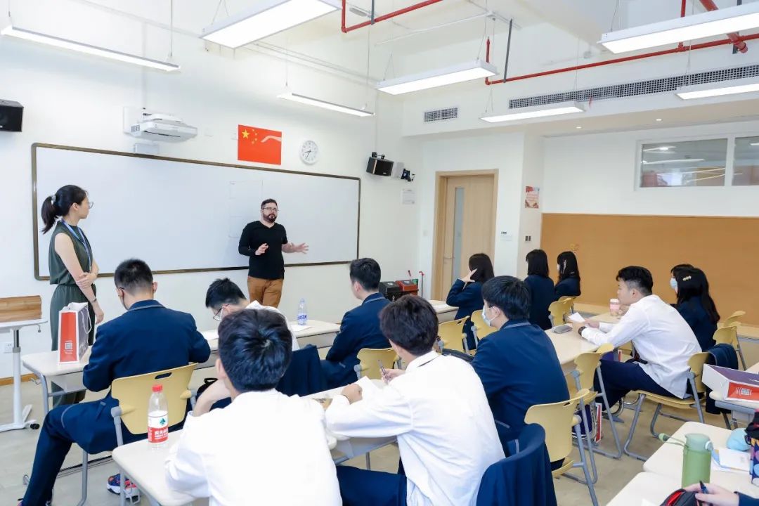 <a href=https://school.net/school/462.shtml target=_blank class=infotextkey>上海德英乐学院</a>新生入学典礼 | New Students Orientation