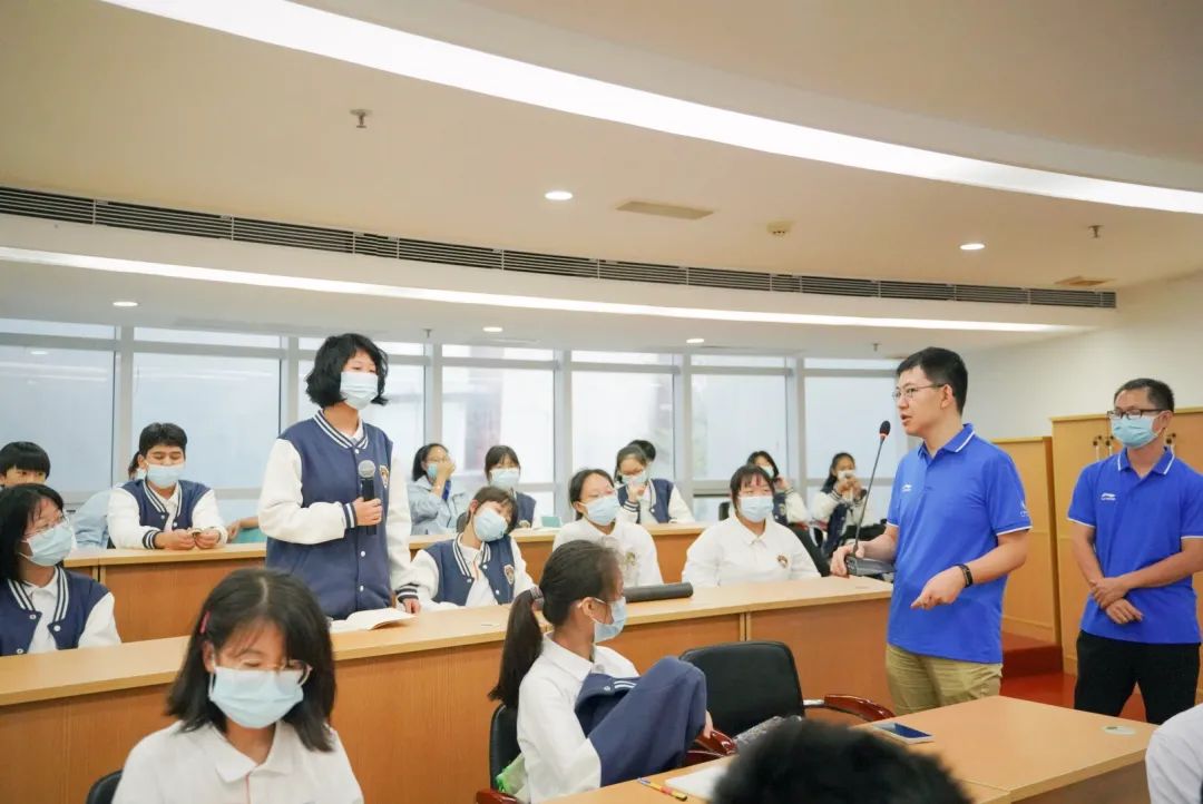 广州英东中学初二学生走进国家超级计算广州中心南沙分中心，感受科技发展的力量