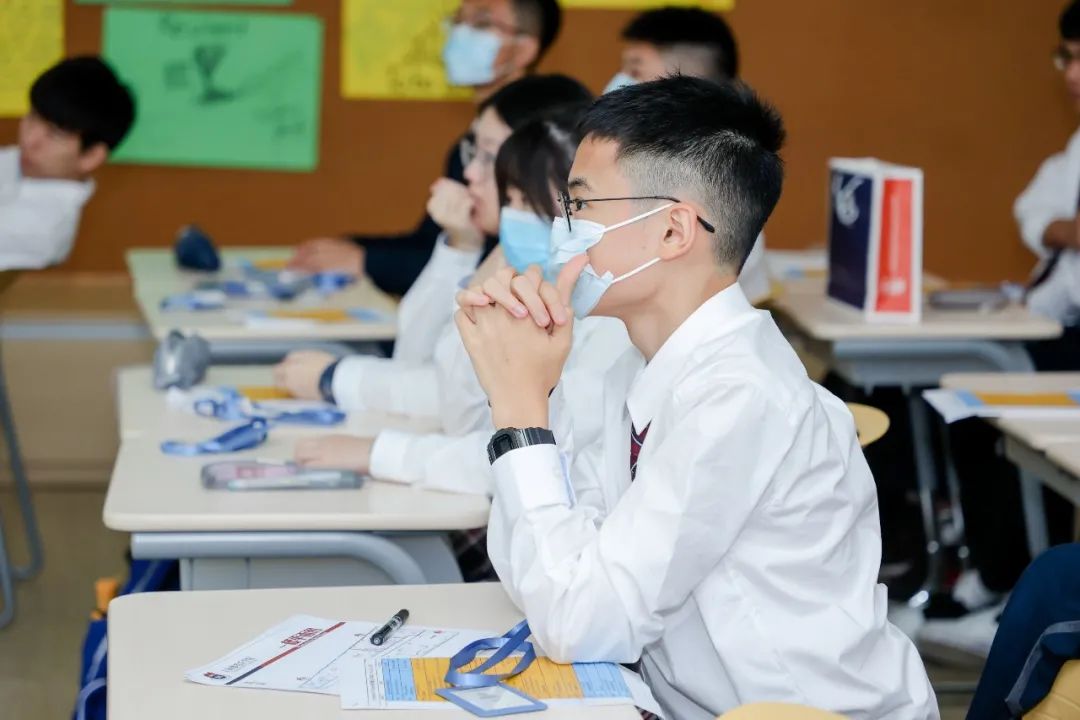 <a href=https://school.net/school/462.shtml target=_blank class=infotextkey>上海德英乐学院</a>新生入学典礼 | New Students Orientation