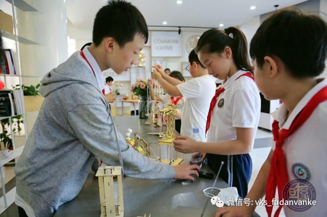 上海民办复旦万科实验学校活动回顾 | 小长假最后一天 看我们如何玩转科技嘉年华