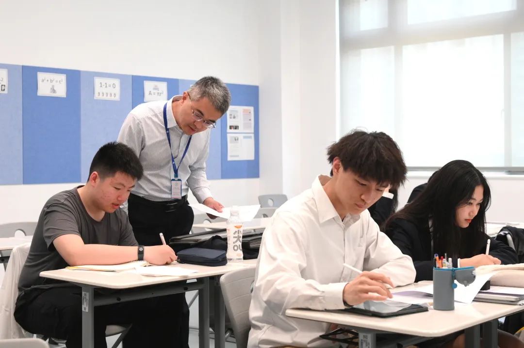 上海华二昆山国际学校强大师资及近百门课程，满足高中学者专业和兴趣发展需要